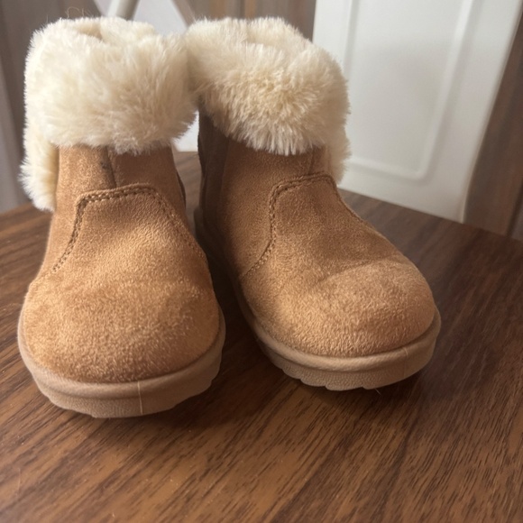 Brown Fuzzy boots size 5 c - Picture 2 of 4